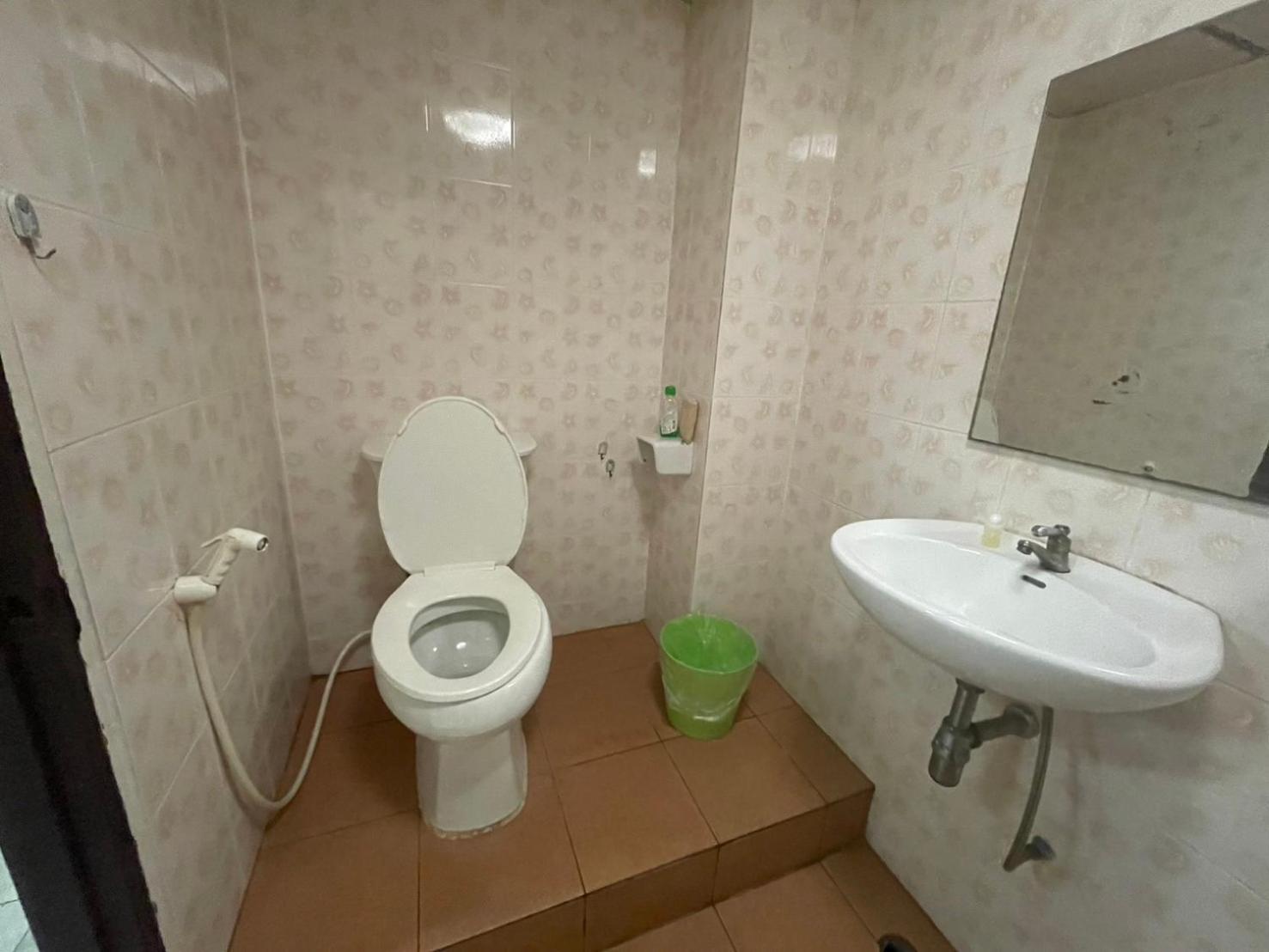 Oyo 75494 President Apartment Pattaya Extérieur photo