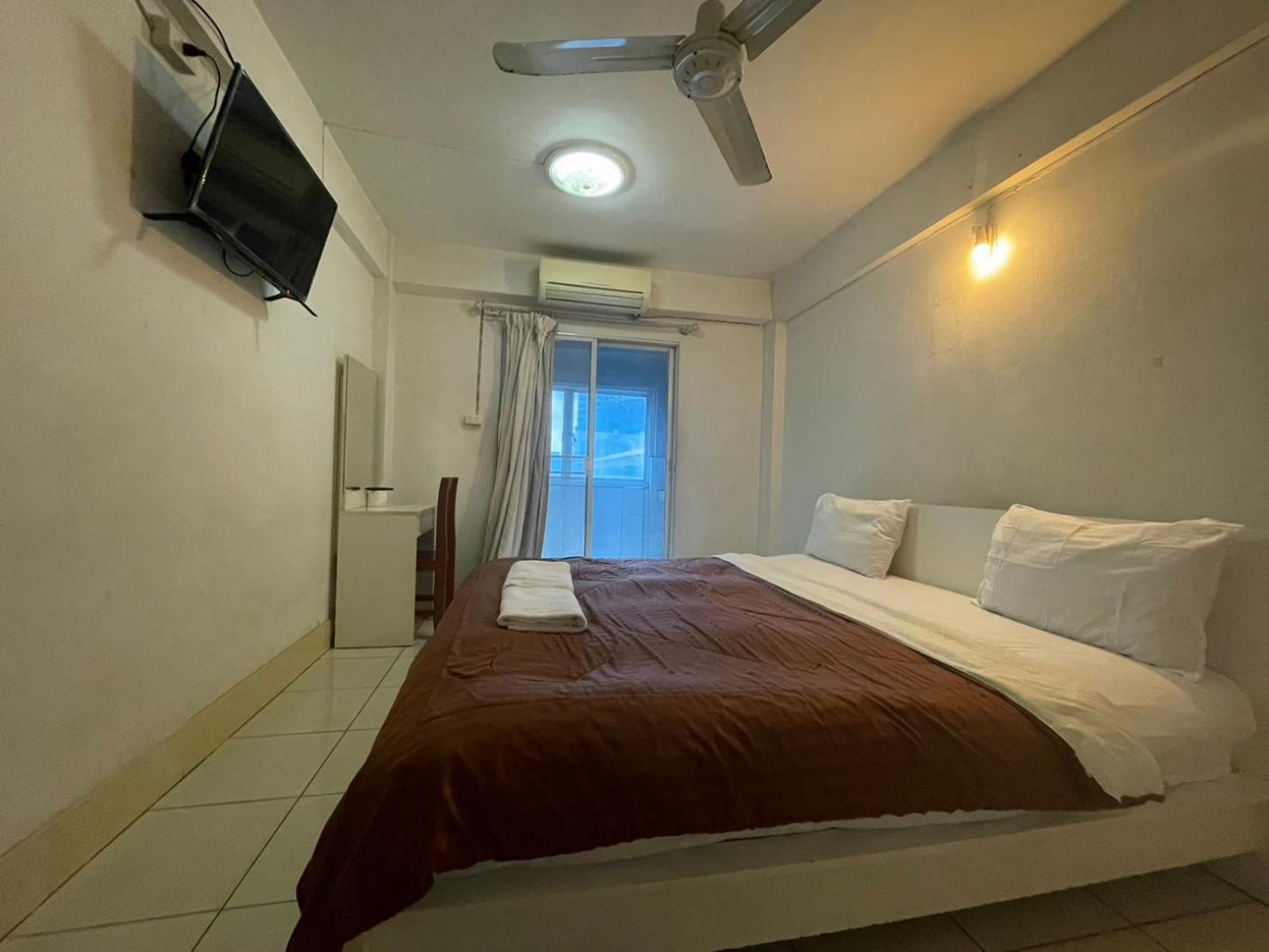 Oyo 75494 President Apartment Pattaya Extérieur photo