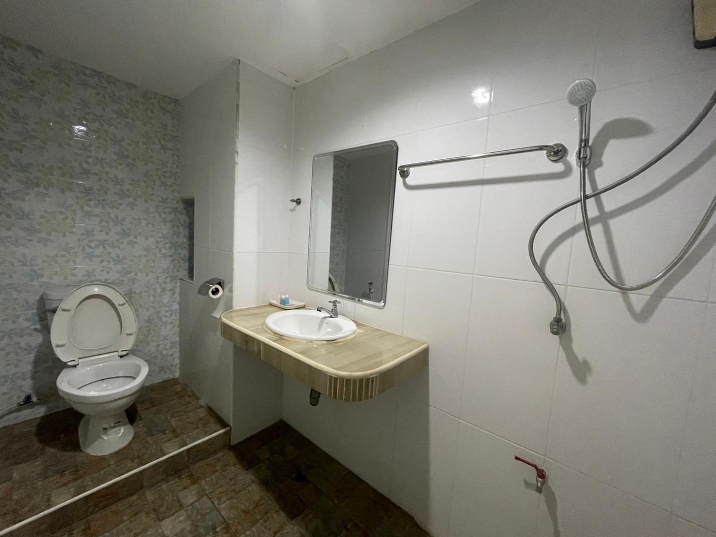 Oyo 75494 President Apartment Pattaya Extérieur photo
