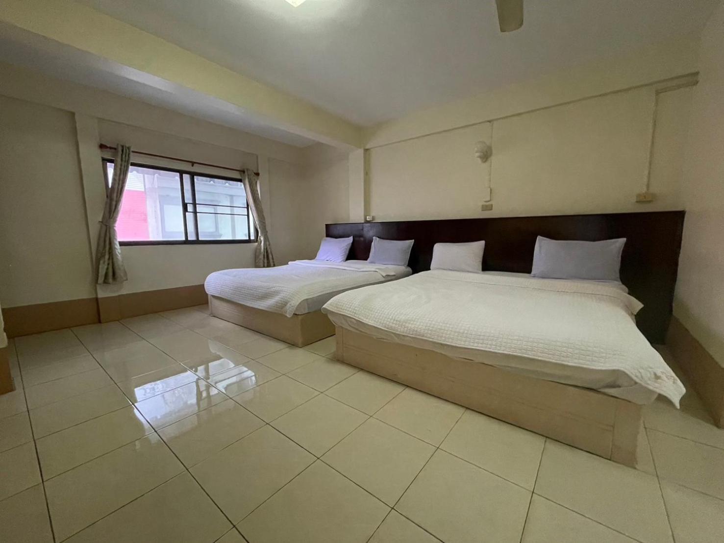 Oyo 75494 President Apartment Pattaya Extérieur photo