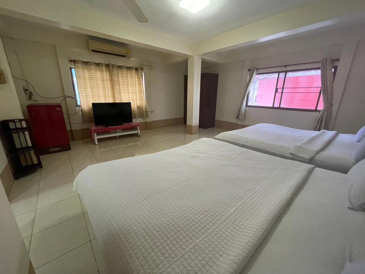 Oyo 75494 President Apartment Pattaya Extérieur photo