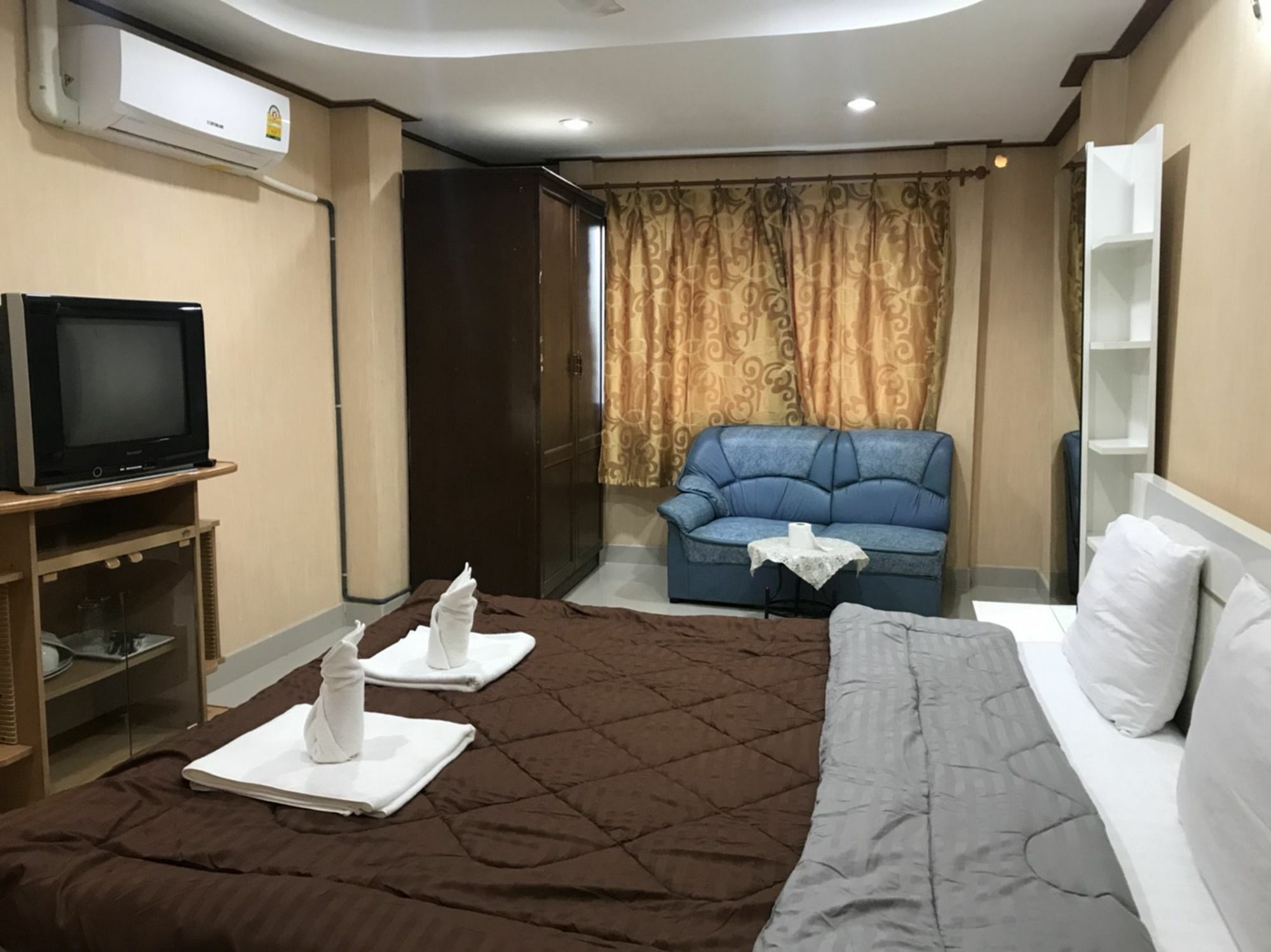 Oyo 75494 President Apartment Pattaya Extérieur photo
